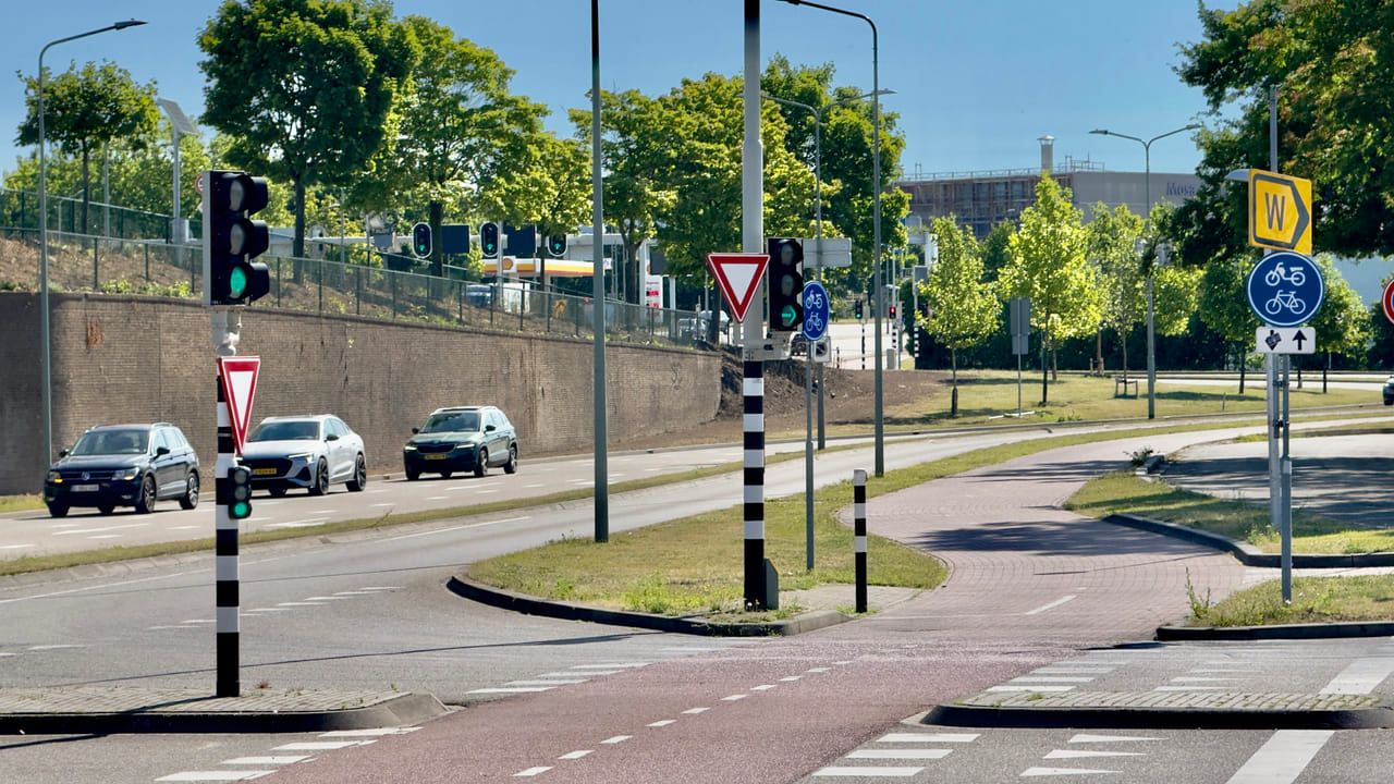 Geen ruimte voor voetpad langs Nieuweweg