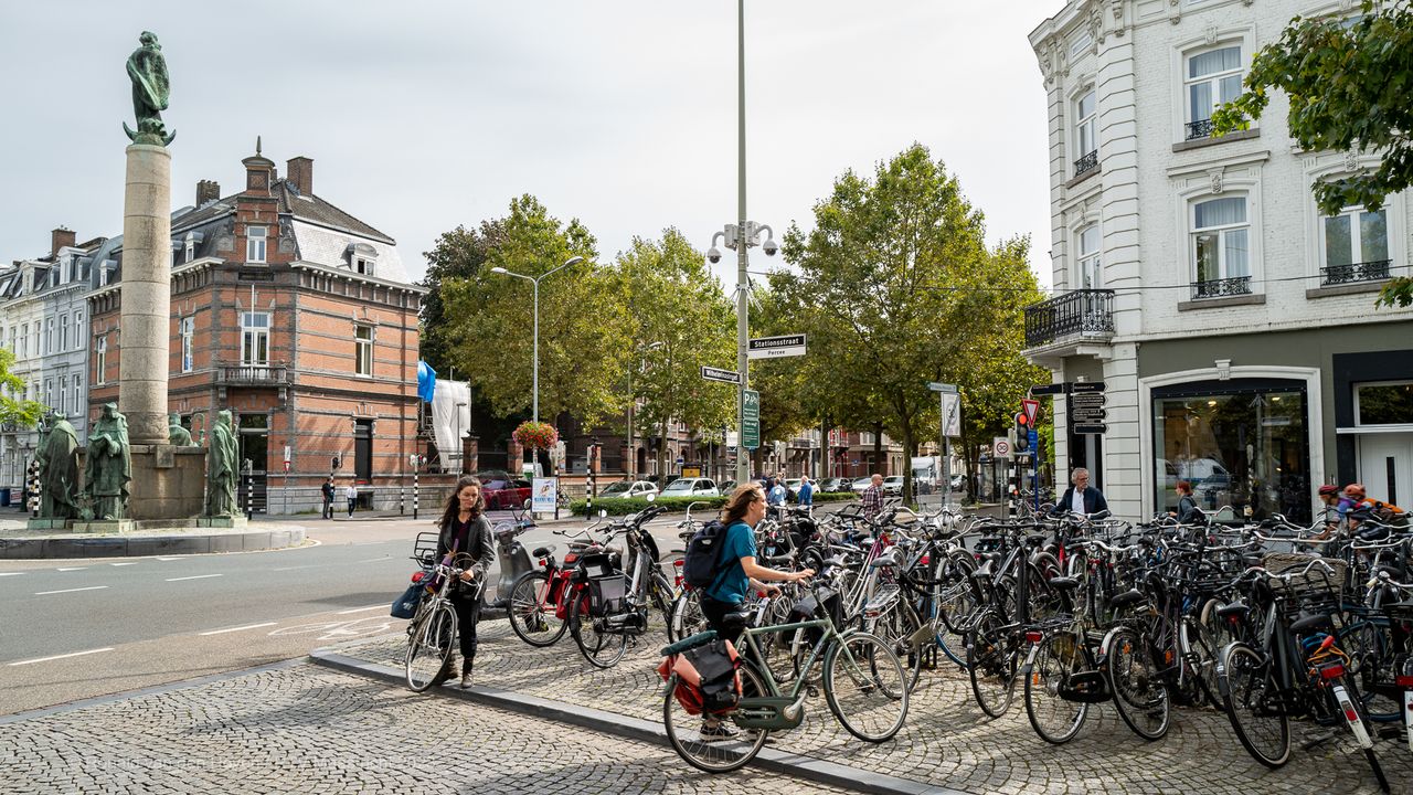 Bicycle parking spaces on De Percée to make way for greenery