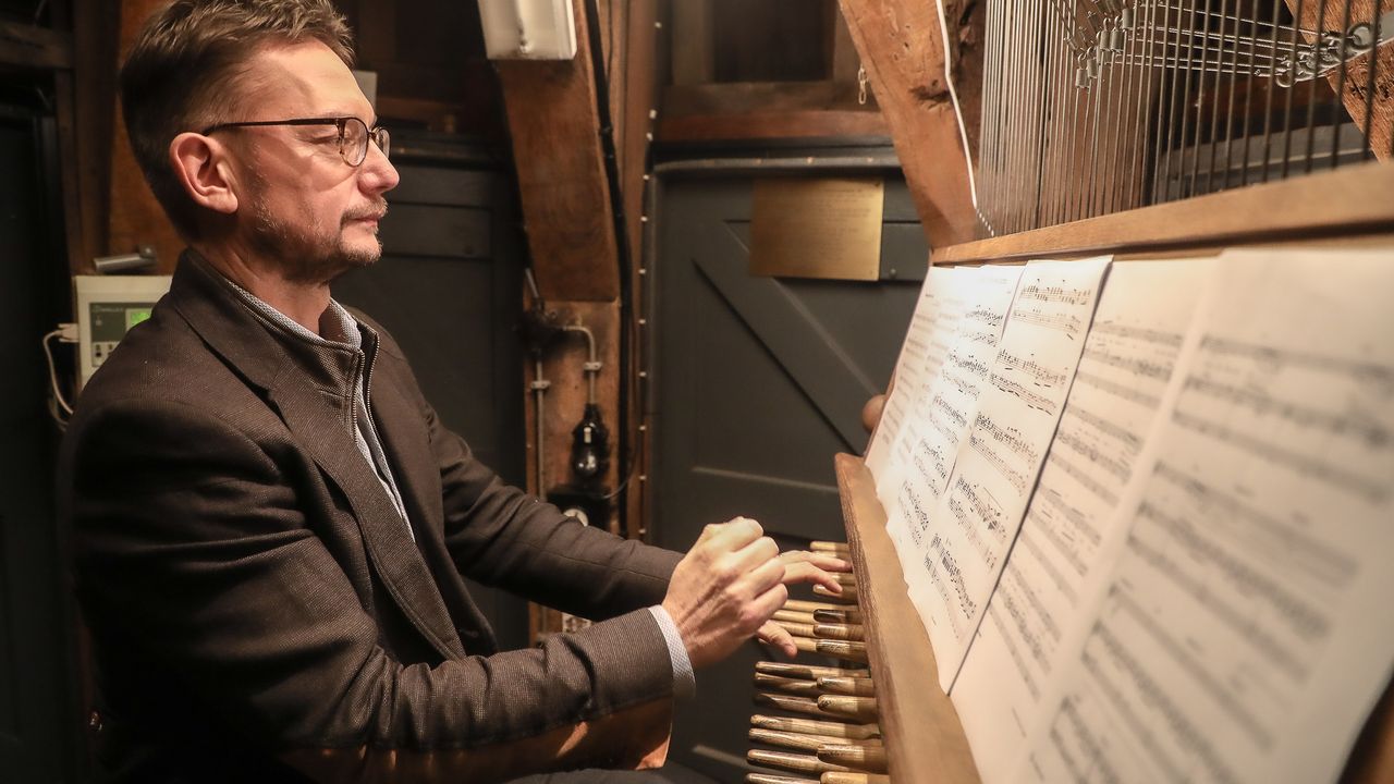 Stadsbeiaardier en mondiaal ambassadeur van het carillon Frank Steijns speelt al 25 jaar het hoogste lied